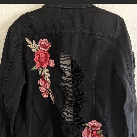 Fall ready 🍁Distressed Rose Embroidered Denim Jacked - Picture 5 of 8